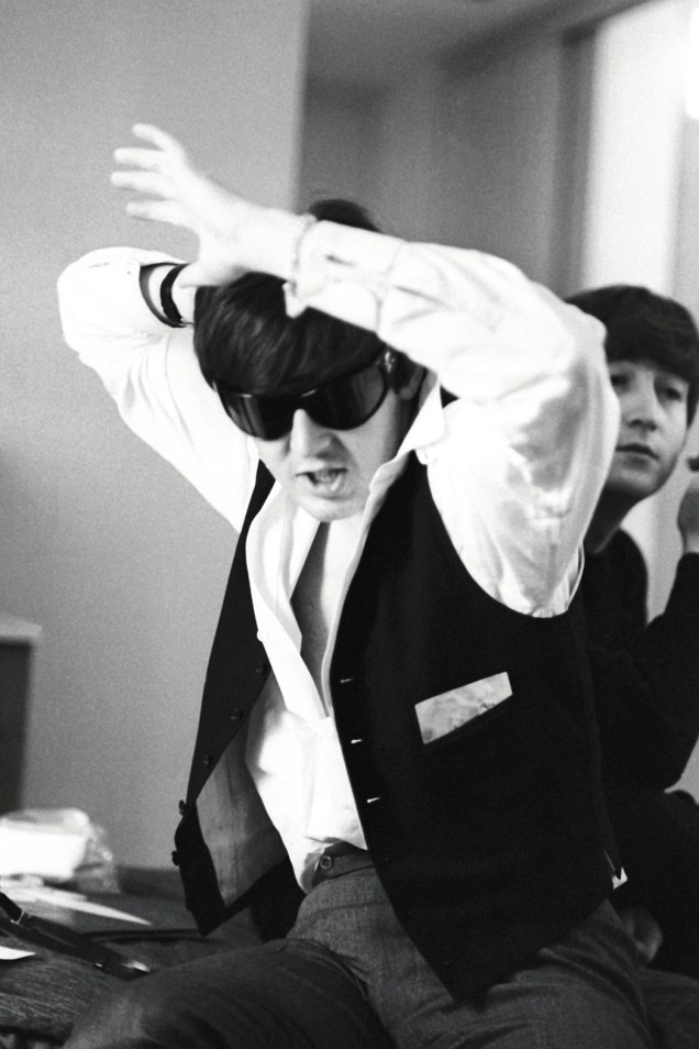 Paul McCartney dança no Plaza Hotel, em 1964