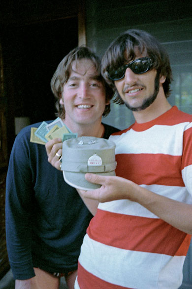 Ringo Starr e John Lennon em Tobago, em 1966