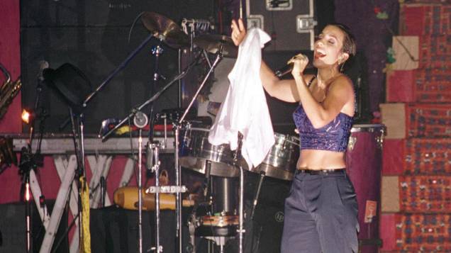 Ivete Sangalo em show, em 1998