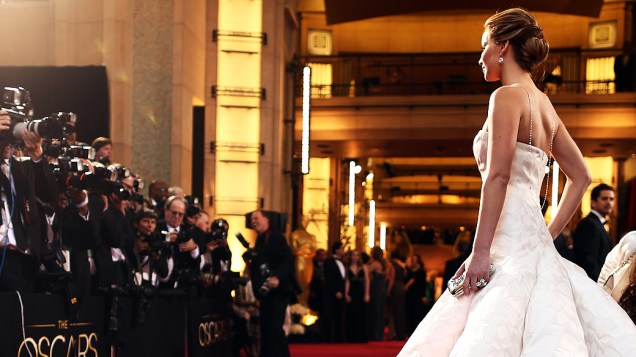 Jennifer Lawrence no tapete vermelho do Oscar 2013, em Hollywood