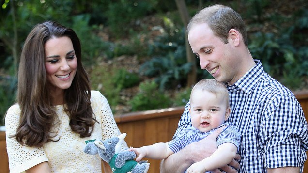 Príncipe William, Kate Middleton e o Príncipe George visitam o zoológico de Sidney