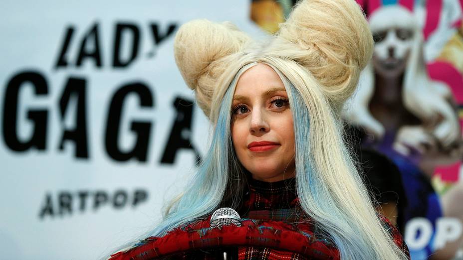 Lady Gaga durante coletiva de imprensa para divulgação de seu álbum Artpop em Tóquio