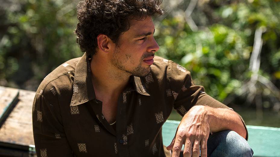 Leandro (Cauã Reymond)