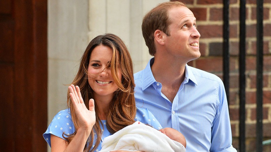 Príncipe William e Catherine, duquesa de Cambridge, mostra seu filho recém-nascido para a imprensa, do lado de fora do Hospital de Santa Maria, em Londres