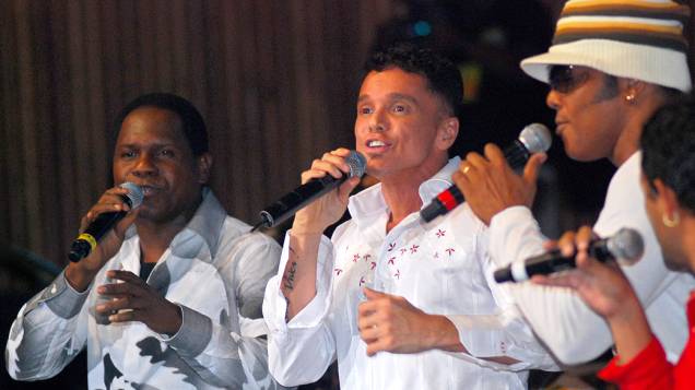 Tatau, do grupo Araketu, Netinho e Denny, da Timbalada, na 17ª edição do Troféu Dodô & Osmar, para os melhores do carnaval de Salvador em 2008