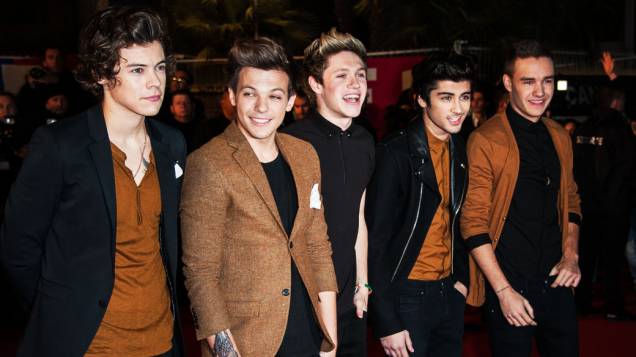 Harry Styles, Louis Tomlinson, Niall Horan, Zayn Malik e Liam Payne, do One Direction, chegam para o NRJ Music Awards 2013, no Palais des Festivals, na França