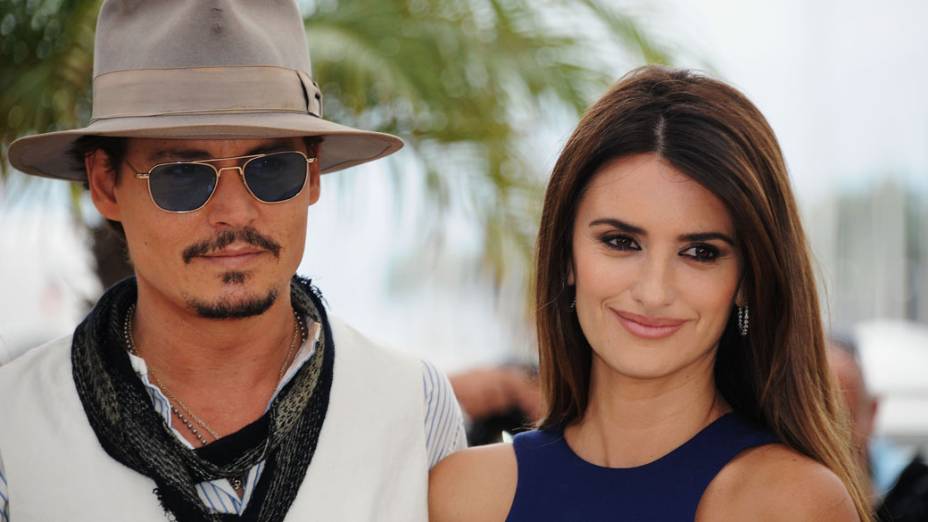 Penélope Cruz e ator Johnny Depp, durante o Festival de Cannes de 2011
