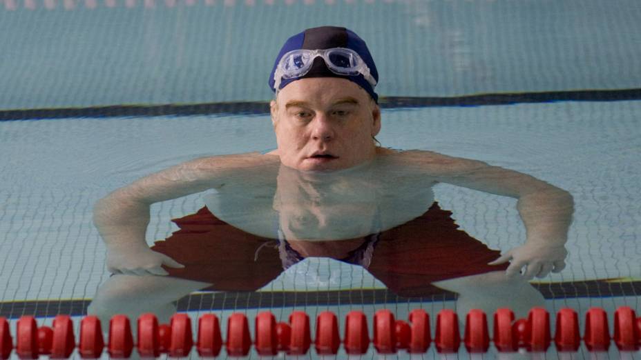 Philip Seymour Hoffman no filme Vejo Você no Próximo Verão, dirigido por ele mesmo
