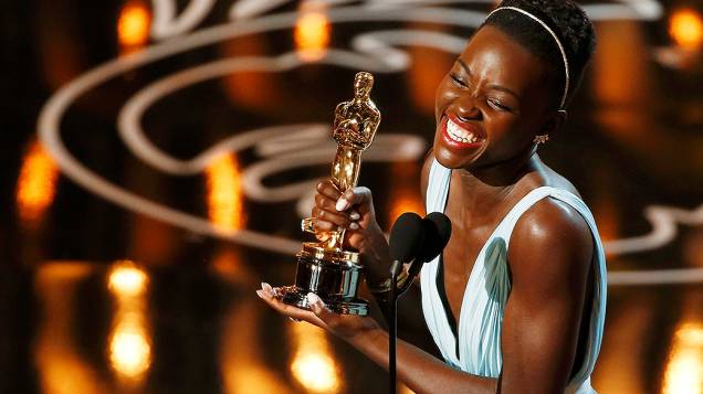 Lupita Nyongo ficou com o Oscar de melhor atriz coadjuvante, por sua atuação no filme 12 Anos de Escravidão