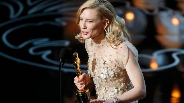 Cate Blanchett leva a estatueta de melhor atriz, pela atuação em Blue Jasmine