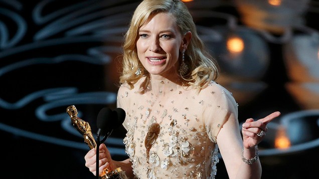 Cate Blanchett leva a estatueta de melhor atriz, pela atuação em Blue Jasmine