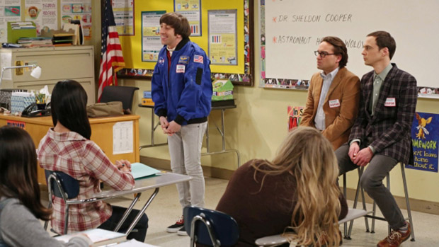 Howard (Simon Helberg), Leonard (Johnny Galecki) e Sheldon (Jim Parsons) em cena da série The Big Bang Theory