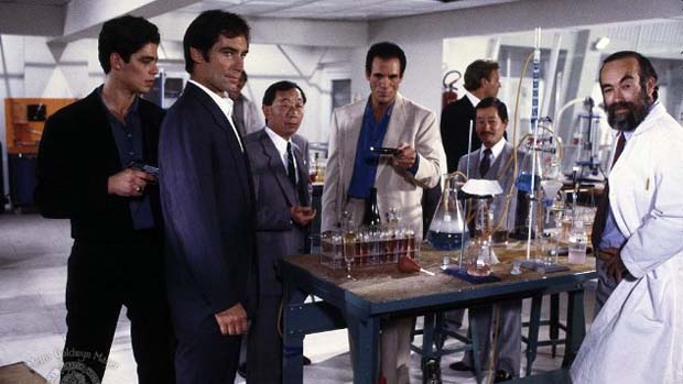 Cena do filme 007 - Permissão para Matar (1989), com Timothy Dalton