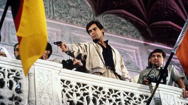Cena do filme 007 Marcado para a Morte (1987), a estreia de Timothy Dalton como o agente mais famoso do cinema