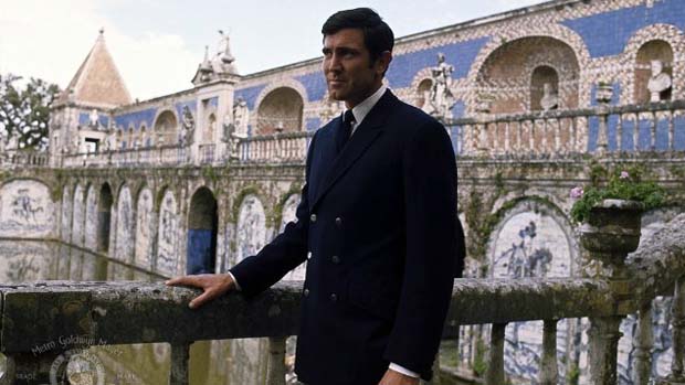 Cena do filme 007 a Serviço Secreto de Sua Majestade (1969), única participação do modelo George Lazenby na franquia de James Bond