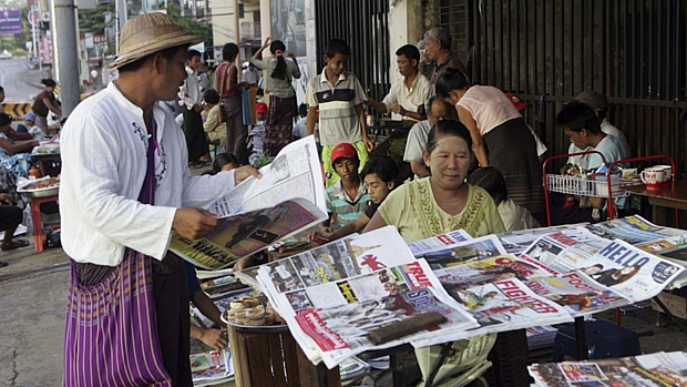 Birmaneses começam a ter mais acesso à informação