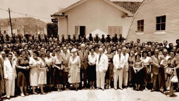 1917 - A IBM inaugura no Brasil sua primeira filial fora dos Estados Unidos. O primeiro grande contrato é com o governo brasileiro para organizar o censo demográfico