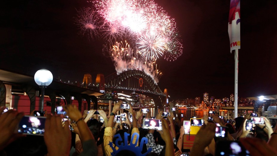 Cerca de 1,2 milhão de pessoas acompanharam os fogos na Ponte da Baía de Sydney, na Austrália 