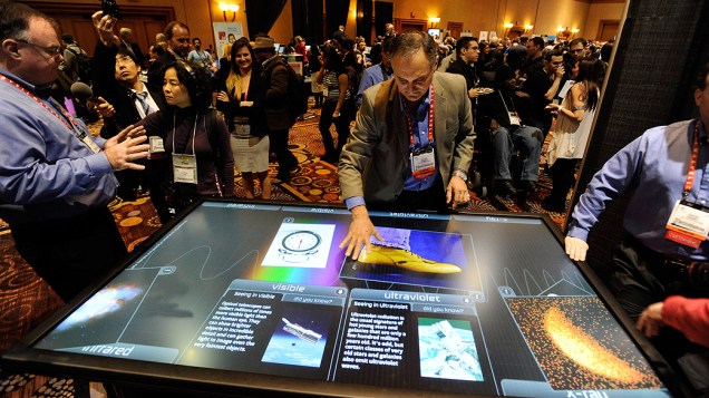 3M Touch Systems, tela tátil de 84 polegadas é apresentada durante evento para a imprensa que antecede a abertura da CES de 2013, em Las Vegas