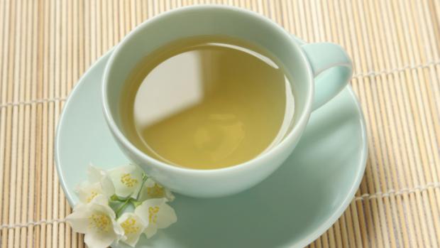 Chá verde: idosos que consomem regularmente o chá enfrentam menos problemas funcionais
