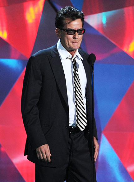 Charlie Sheen durante o MTV Movie Awards 2012