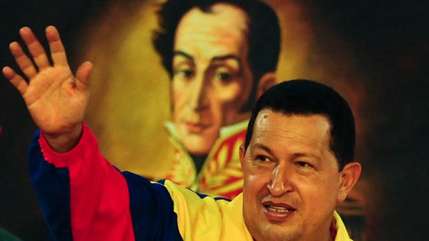 Chávez anuncia exumação de Bolívar, em 2010: "Vimos os restos do grande Bolívar, esse esqueleto glorioso, pois se pode sentir sua labareda", escreveu Chávez no Twitter