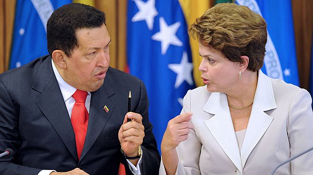 Hugo Chávez e Dilma Rousseff em encontro no Palácio do Planalto