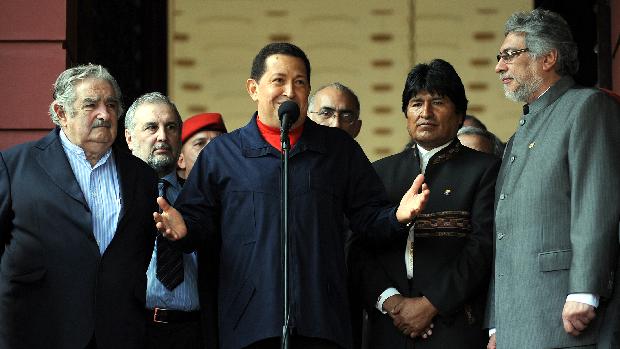 Chávez se reuniu com presidentes do Uruguai, Jose Mujica; da Bolívia, Evo Morales e do Paraguai, Fernando Lugo, no Palácio de Miraflores