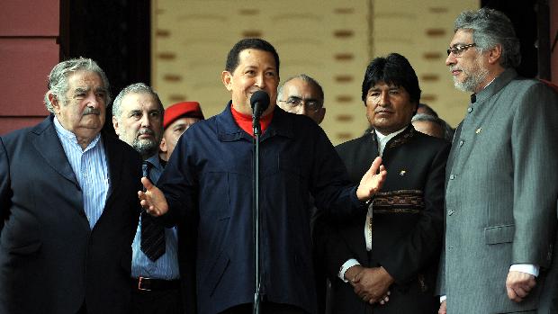Chávez se reuniu com presidentes do Uruguai, Jose Mujica; da Bolívia, Evo Morales e do Paraguai, Fernando Lugo, no Palácio de Miraflores Chávez se reuniu com presidentes do Uruguai, Jose Mujica; da Bolívia, Evo Morales e do Paraguai, Fernando Lugo, no Palácio de Miraflores