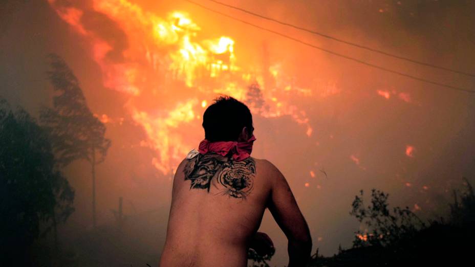 Um incêndio de grandes proporções atingiu a cidade chilena de Valparaíso e deixou onze mortos, além de 5 mil evacuados, de acordo com as autoridades