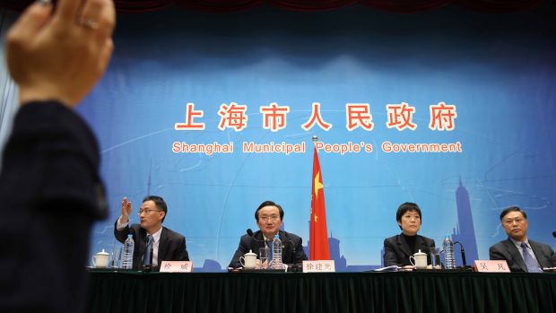 Autoridades de saúde da China durante coletiva de imprensa realizada nesta terça-feira sobre a situação atual das infecções pelo H7N9, uma das cepas do vírus da gripe aviária