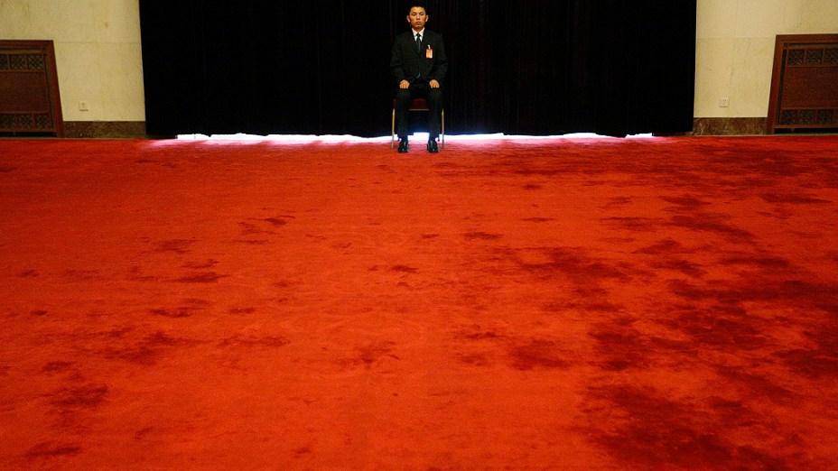 Segurança aguarda o discurso do presidente da China, Hu Jintao, na abertura do 18º Congresso Nacional do Partido Comunista
