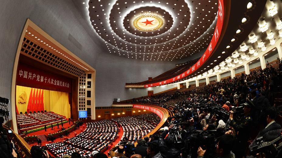Cerimônia final no Grande Salão do Povo encerra em Pequim o 18º Congresso Nacional do Partido Comunista da China