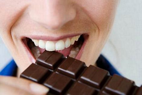 Difíceis de largar: hábitos que podem atrapalhar uma dieta, como comer chocolate, não precisam ser eliminados para que um regime dê certo