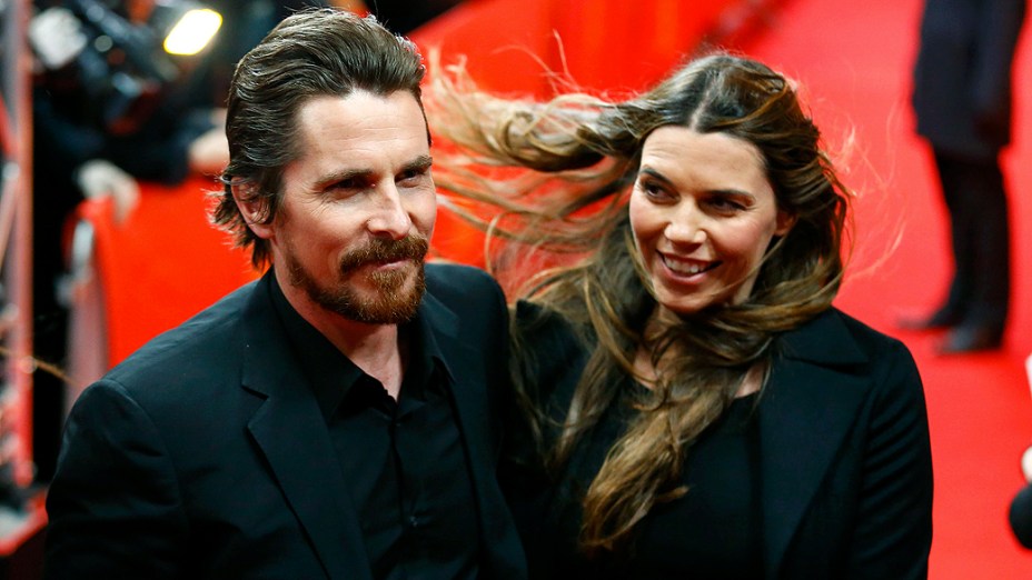 Christian Bale e sua esposa Sibi Blazic durante o 64º Berlinale International Film Festival em Berlim