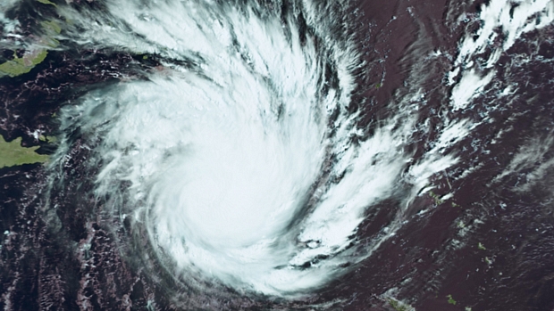 Imagem capturada por um satélite mostra o ciclone Yasi, que se aproxima da costa leste da Austrália