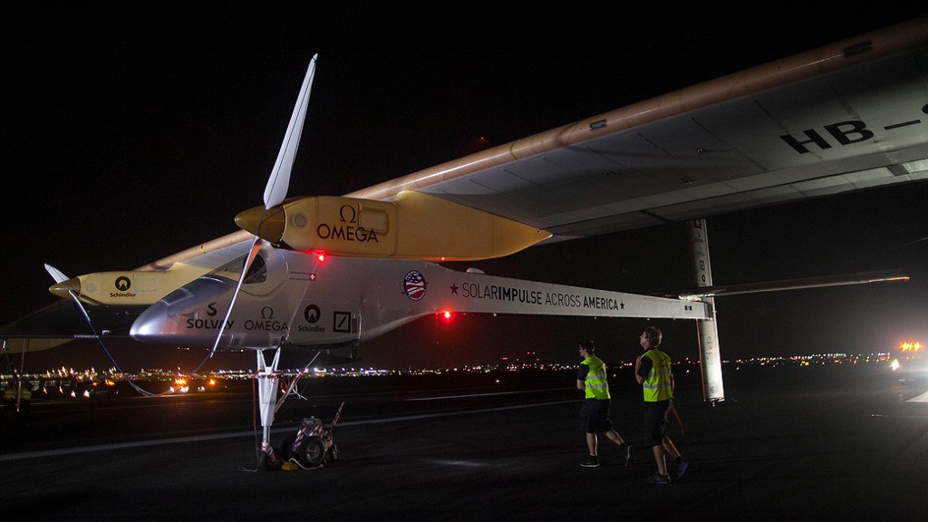 O avião totalmente movido a energia solar aterrissou em Nova York na noite de sábado, completando a etapa final de uma jornada através dos Estados Unidos, que começou há mais de dois meses