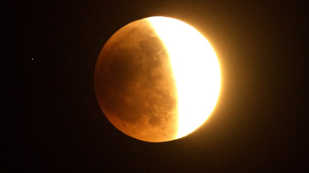 <p>Eclipse lunar visto sobre o sul da Califórnia, nos Estados Unidos</p>