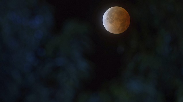 <p>Eclipse lunar fotografado em Quito, no Equador</p>