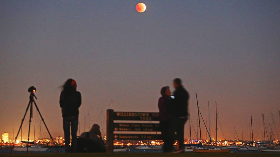 <p>A lua de sangue vista em Melbourne, na Austrália</p>