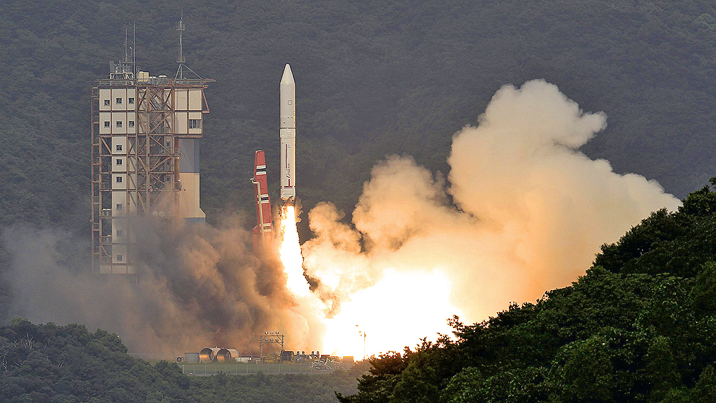 Lançamento do foguete japonês Epsilon-1, que leva o telescópio Sprint-A
