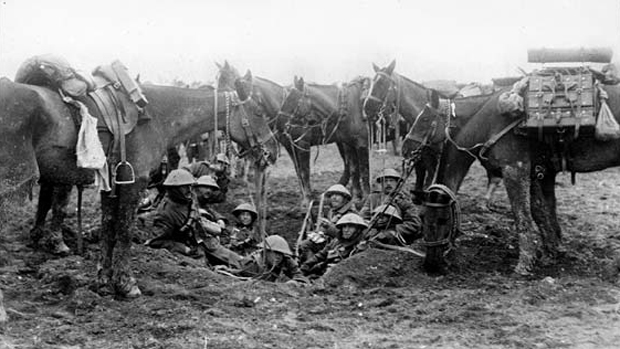 Soldados aguardando ordens durante a I Guerra Mundial