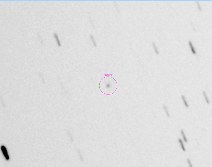 Imagem do cometa descoberto por brasileiros batizado como C/2014 A4 SONEAR
