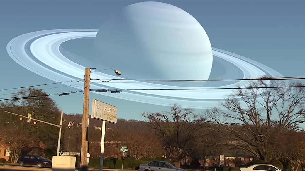 Saturno colocado na mesma distância da Lua em relação à Terra