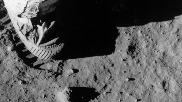 <p>O astronauta Buzz Aldrin deixa uma pega na superfícia da Lua durante a missão Apollo 11, em 1969</p>