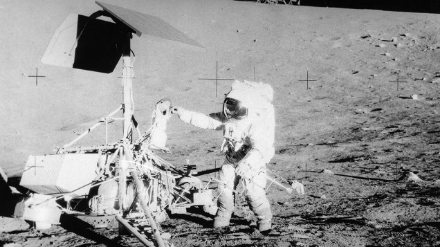 <p>Missão Apollo 12 na Lua, em 1969</p>