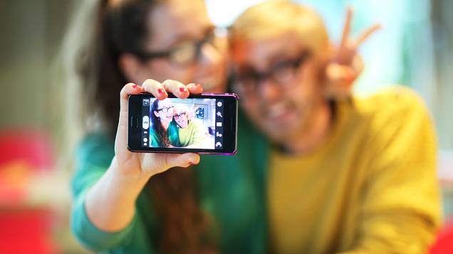 Selfie, autorretrato tipicamente registrado por um smartphone, é eleito a palavra do ano segundo o dicionário Oxford