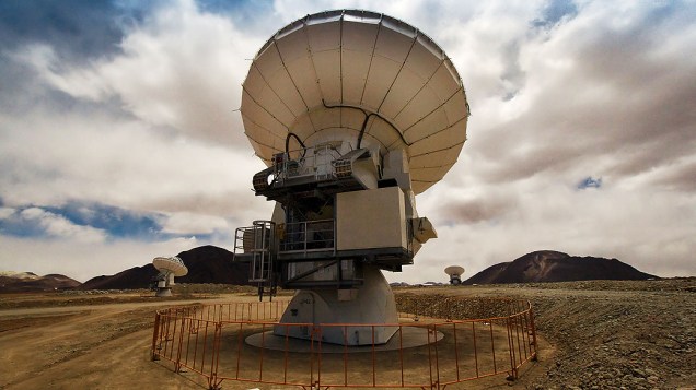 <p>A construção da rede de telescópios começou em 2003. A imagem mostra as três primeiras antenas construídas no local</p>