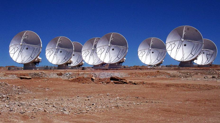 <p>As antenas do ALMA foram instaladas a mais de 5.000 metros de altitude, no platô Chajnantor, no deserto do Atacama, Chile</p>