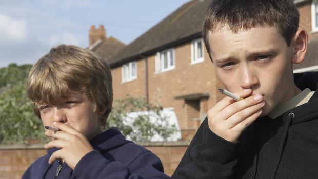 Drogas ilícitas: jovens impulsivos e hiperativos que fumam desde muito cedo têm mais chances de consumirem maconha
